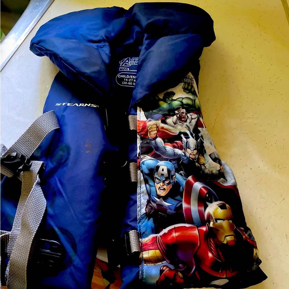 2/$50 boys avengers life jacket 30-60pounds EUC